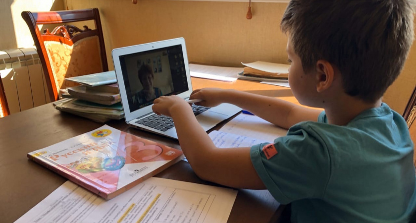 10 000 рублей на сборы в школу: как получить пособие от Путина