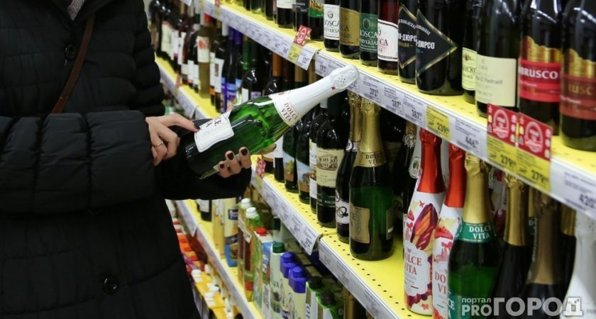 Россиян предупреждают о росте цен на импортное шампанское к Новому году