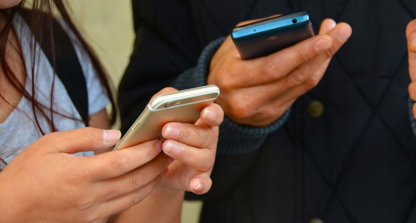 Специалисты Роскачества дали рекомендации по выбору смартфона ребенку