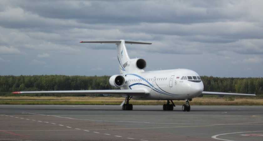 Босая бортпроводница прыгала по крышам машин в московском аэропорту