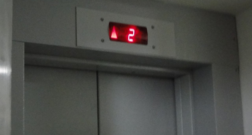 Лифт без света. Лифт выключен. Кнопка отключения лифт. Акт выключений лифта.