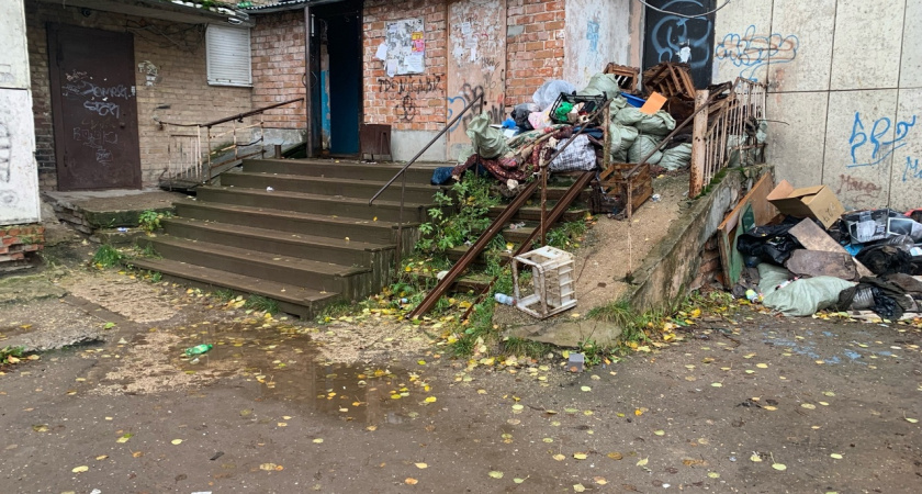 "Навалили от души": во дворах Ухты творится кошмар