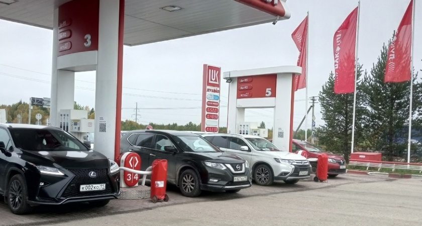 Водители ликуют от радости: в октябре у них будет возможность заправиться на АЗС абсолютно бесплатно