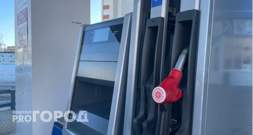 На заправках Ухты подешевел бензин