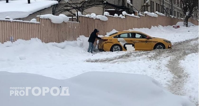 В Коми таксист подвез пассажира на минус 35 тысяч рублей