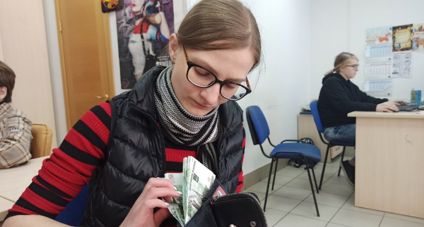 С 11 января жителям России от 18 до 63 лет выплатят по 10 тысяч рублей