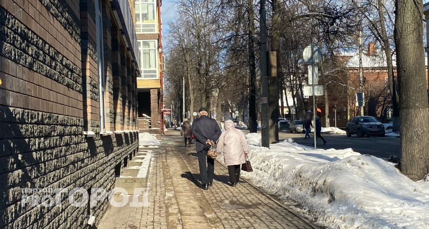 "Придется на пять лет отказаться от пенсии": пожилых граждан РФ ошарашили новым указом 