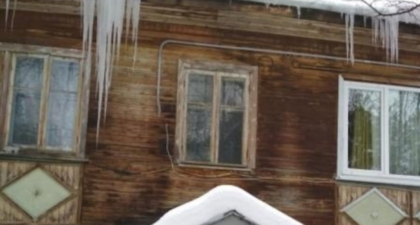 В одном из домов Ухты протекающая крыша привела к нарушению в работе проводки