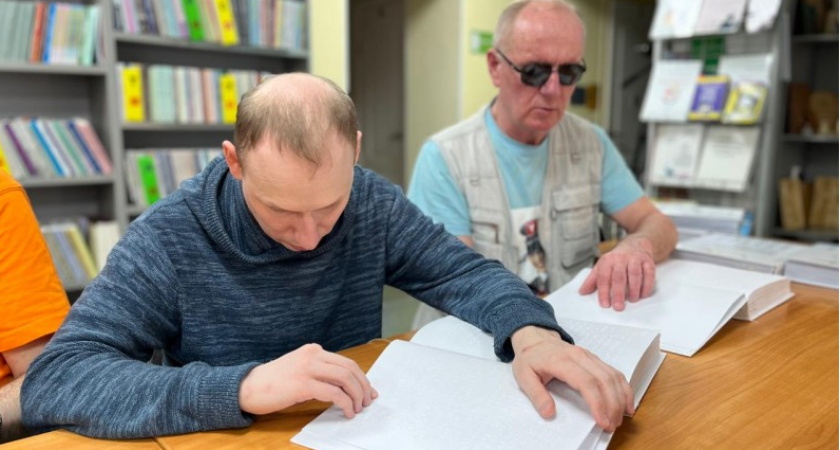 В Ухте библиотека получила 25 новых изданий для слепых