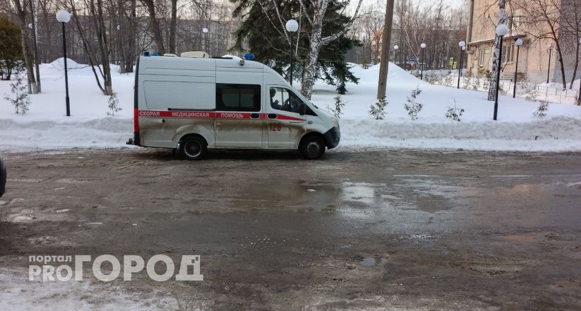 Иномарка сбила 11-летнего велосипедиста во дворе дома в Коми