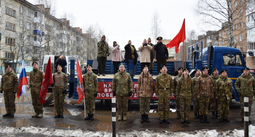 В Ухте фронтовая концертная бригада артистов поздравила ветеранов