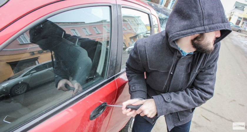 Жителя Коми задержали за кражу детских вещей из автомобиля
