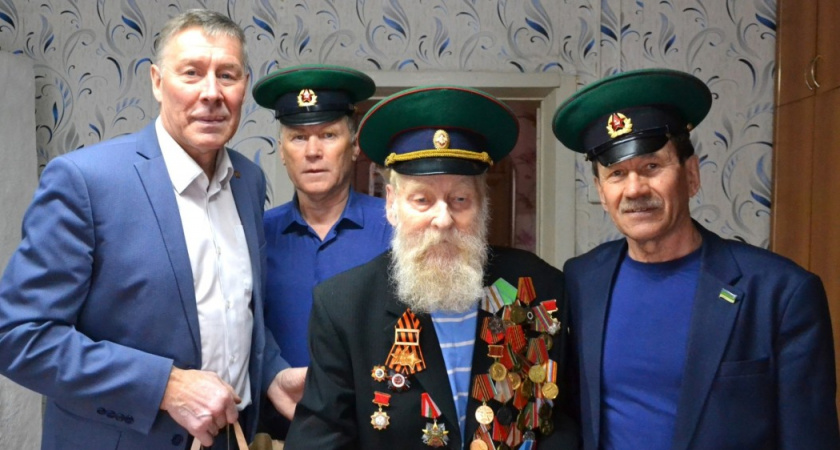 В Коми поздравили с Днем пограничника ветерана Великой Отечественной войны