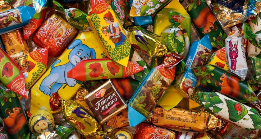 Яд в красивом фантике: в Роскачестве назвали конфеты, которые нельзя давать детям ни в коем случае