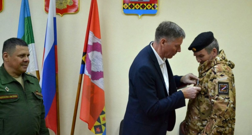 Участнику СВО из одного района в Коми вручили медаль "За отвагу"