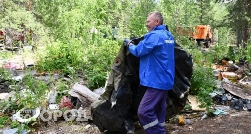 Фото к статье: Нефтепроводчики помогли уничтожить несанкционированную свалку в Коми