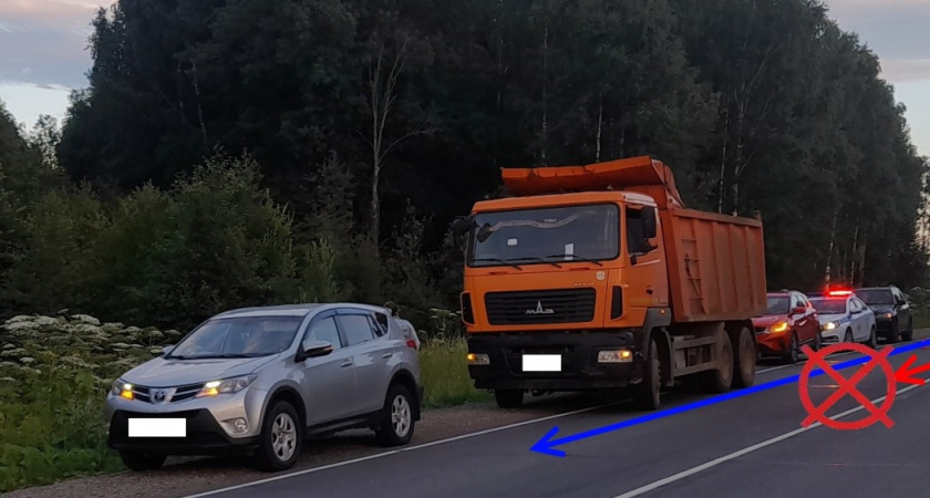 В Коми иномарка столкнулась с грузовиком