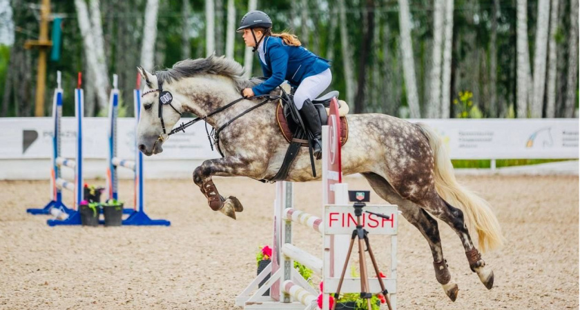 Спортсменки из Коми отлично выступили на Кубке губернатора Свердловской области по конному спорту