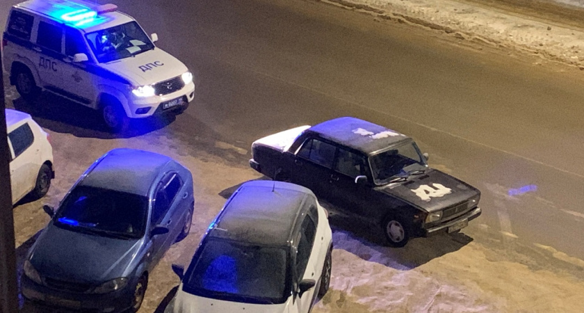 В Коми сотрудники ГИБДД задержали пьяного водителя-рецидивиста, не имеющего прав 