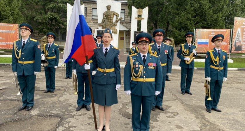 В Коми росгвардейцы приняли участие в праздновании Дня флага РФ и Дня Республики Коми