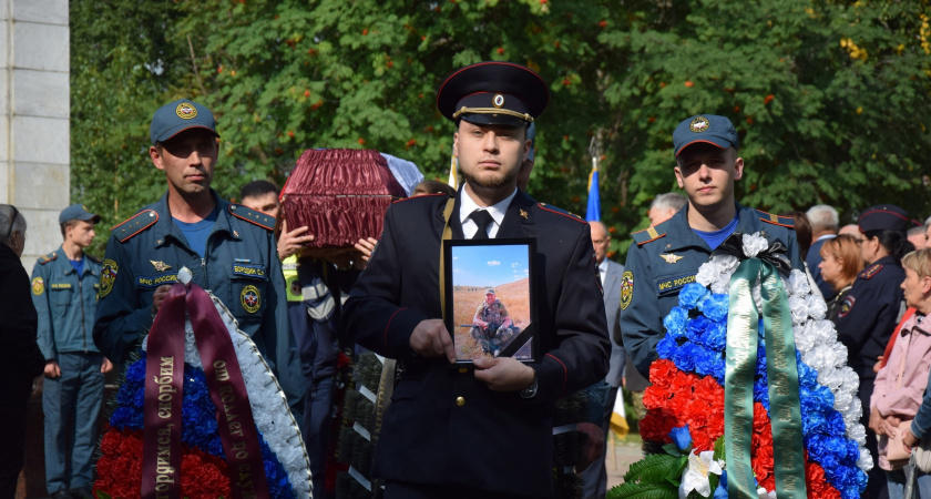 Ухтинцы простились с погибшим бойцом СВО Гоздок Дмитрием Ивановичем