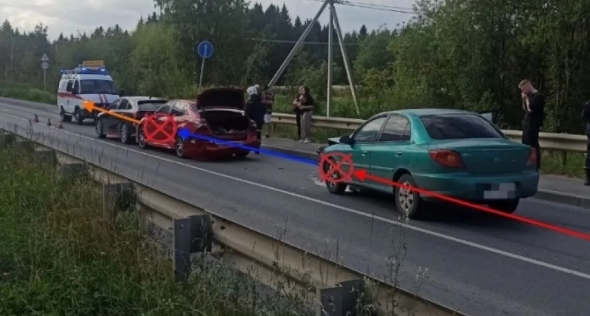 В Коми в ДТП с 3 автомобилями пострадали 2-е девушки