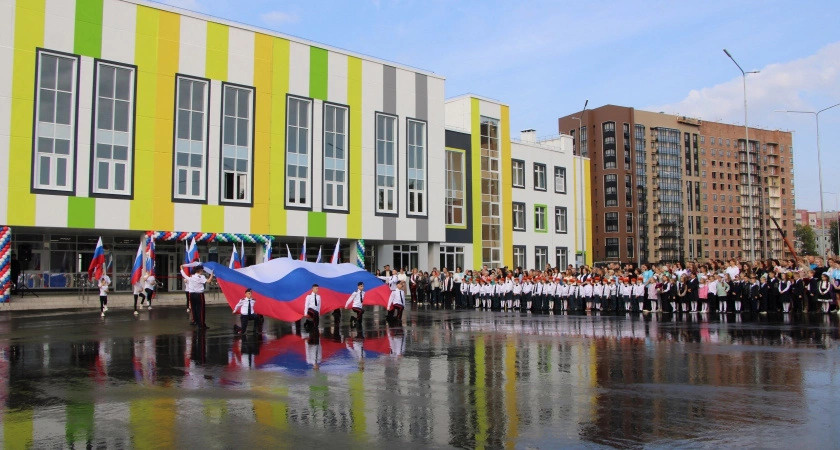 В Коми торжественно открылась новая школа на 825 учеников