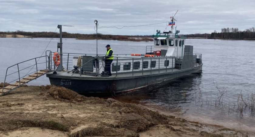 Транспортная прокуратура не смогла добраться до спасжилетов на катере в Коми