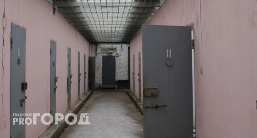 В Ухте сотрудника местной колонии наказали за «снабжение» осужденных