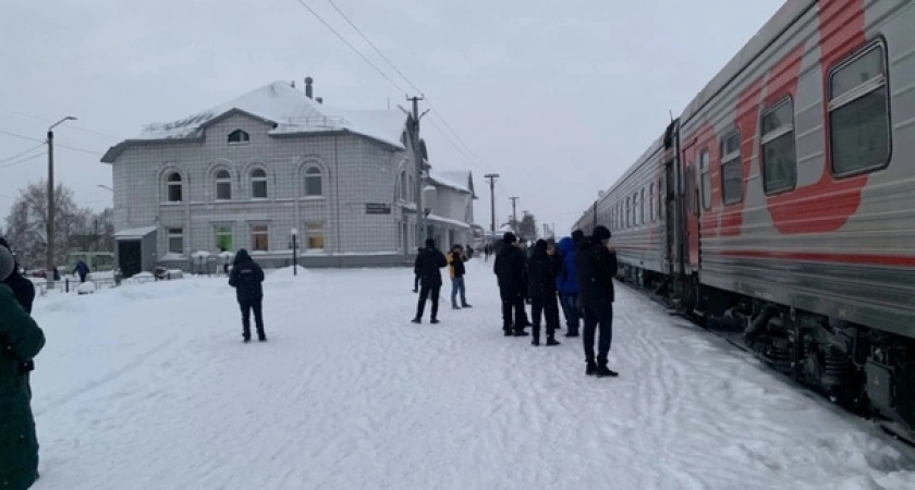 Проводники РЖД обязаны оказать эту услугу в купе и плацкарте: но сами не предложат — секреты опытных пассажиров