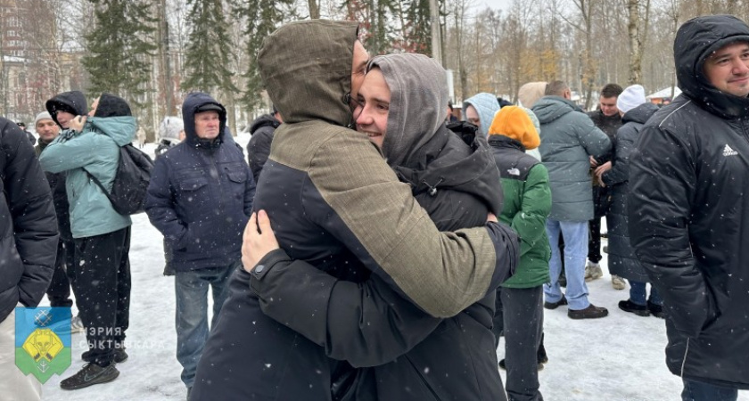 В одном из городов Коми торжественно проводили 30 призывников на службу в рядах ВС РФ