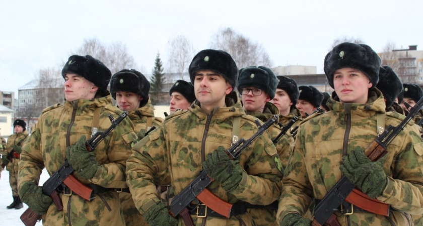 Военнослужащие осеннего призыва приняли воинскую присягу в Коми