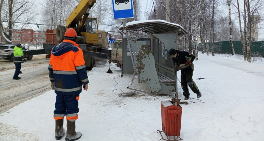 В Коми демонтирована деформированная в ДТП остановка