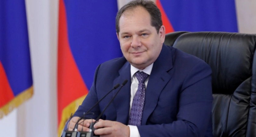 Фото к статье: Ростислав Гольдштейн поздравляет жителей Коми с наступающим Новым годом по телефону