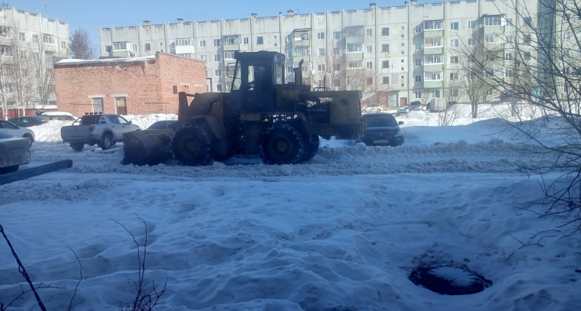 Стало известно, кто отвечает за уборку снега и наледи в Ухте