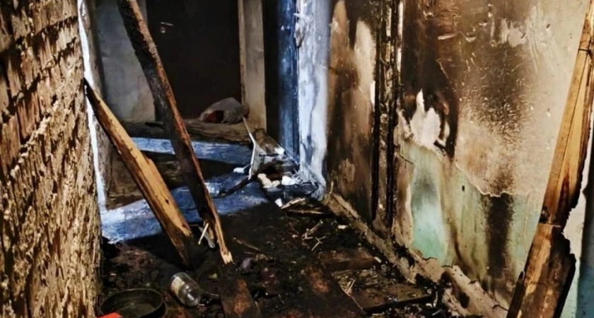Фото к статье: Из горящего многоквартирного дома в Ухте эвакуировались 30 человек