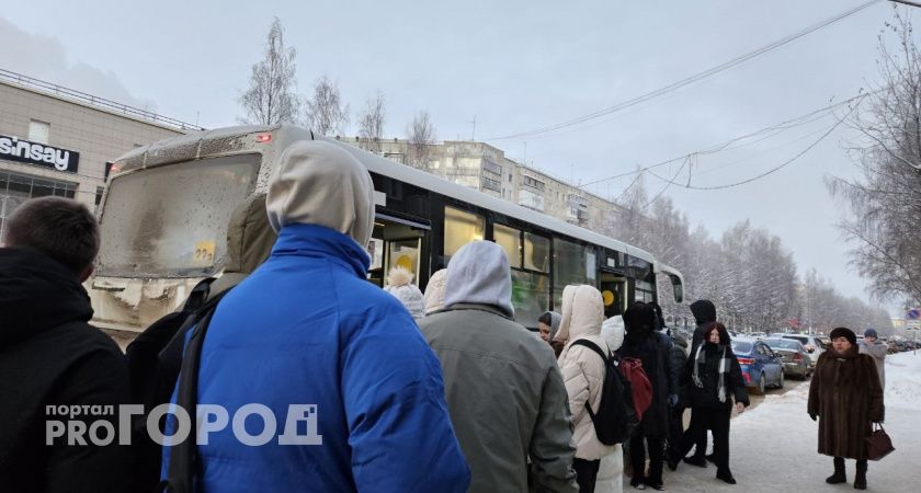 Жители Коми рассказали, чем занимаются в дороге на работу