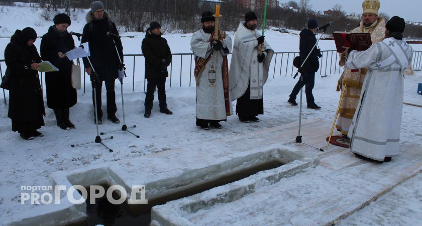 В Ухте проходят Крещенские купания: где можно окунуться в купель 