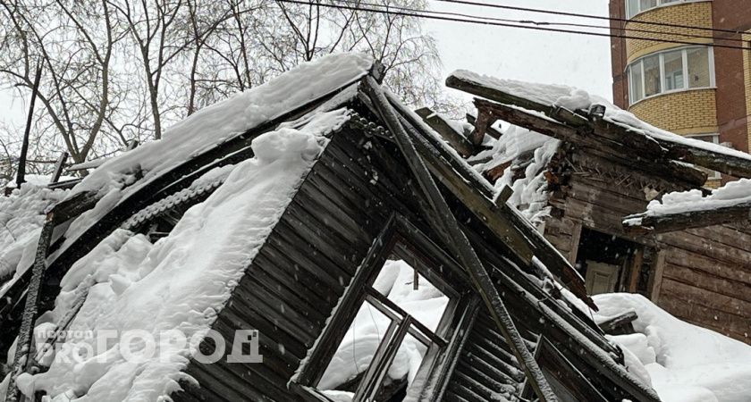 Сотрудники полиции Коми спасли людей из горящего многоквартирного дома