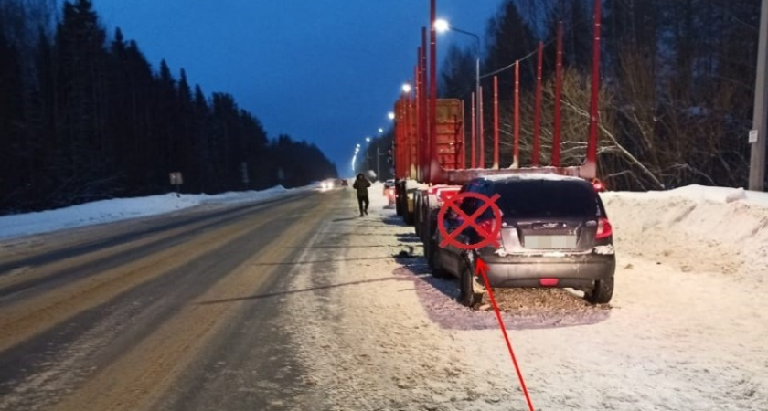 В Коми нетрезвый водитель Hyundai Getz врезался в грузовик и пострадал