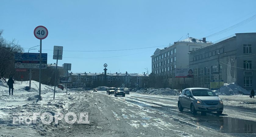 В одном из городов Коми штормовой ветер повредил балконы и кровли домов