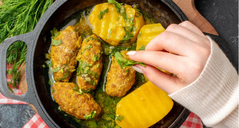 Приготовление котлет и стейков без брызг: простой лайфхак, который действительно работает