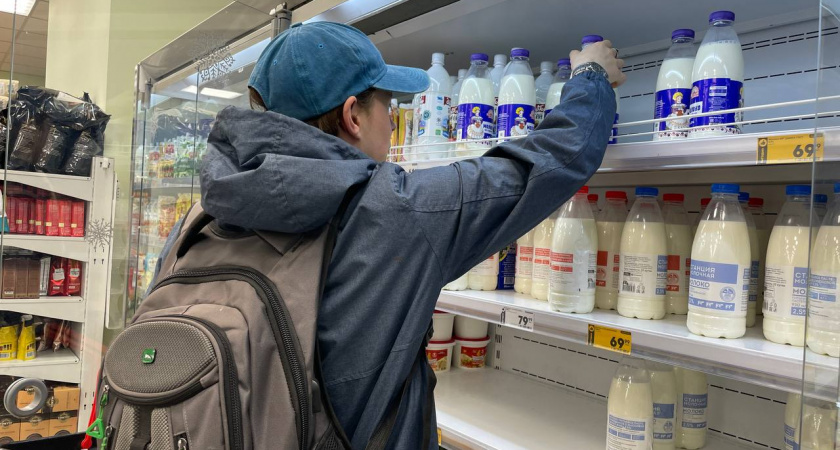 Берите три бутылки: в Роскачестве назвали молоко, на котором получатся идеальные блинчики на Масленицу