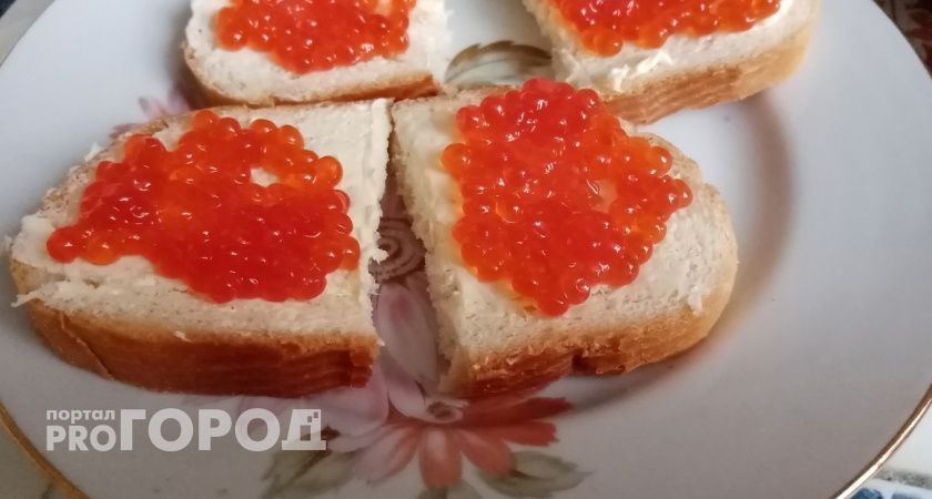 В Коми из сети магазинов "Светофор" изъяли икру, сыр и сгущенку 