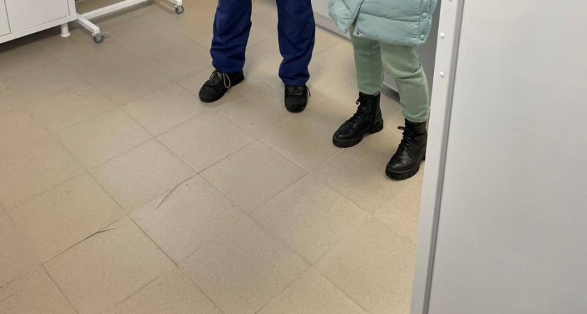 Деформация пола и проблемы с отоплением: прокурор Троицко-Печорского района Коми выявил нарушения в местном ФАПе