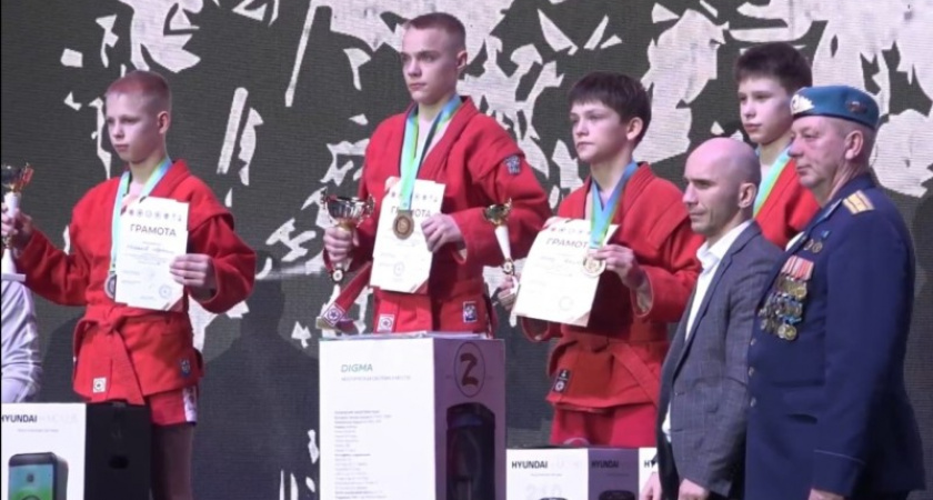 Спортсмены из Коми завоевали две "бронзы" на всероссийских соревнованиях по самбо в Санкт-Петербурге