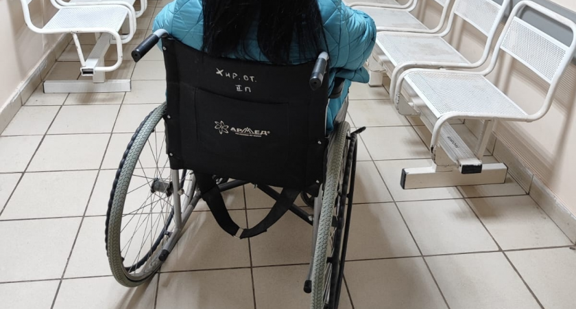 Прокуратура Ухты добилась ремонта кресла-коляски для инвалида