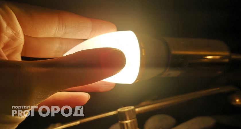 В Коми мужчина погасил 300-тысячный долг за свет только после полного отключения электричества в его доме 