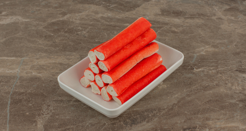 Смешиваем крабовые палочки и пекинку – на выходе легендарный салат: такой вкусноты вы в жизни не пробовали