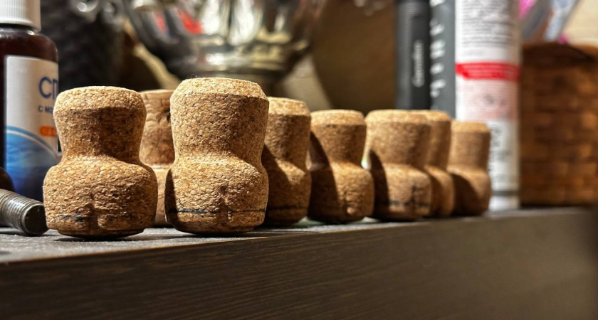 Сосед-дачник разбрасывает винные пробки в огороде: поначалу смеялись, теперь тоже так делаем – невероятная польза